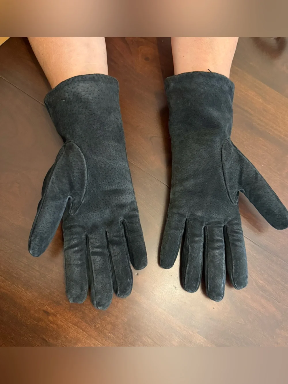 Nine And Company black Suede Gloves